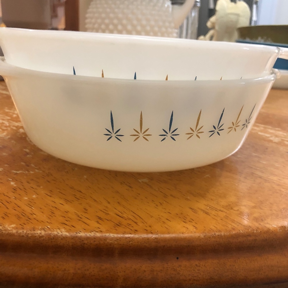 2 Vintage 1960’s fire, king casserole, dishes, round